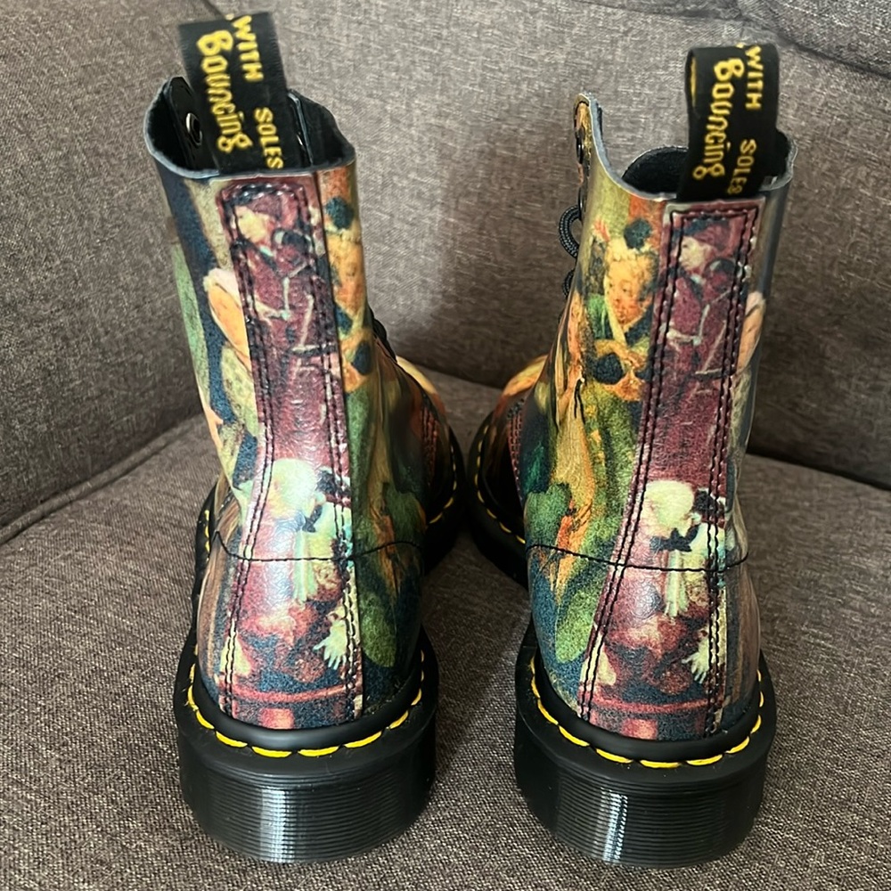 DOC MARTENS x HOGARTH PASQUAL RENAISSANCE MUSEUM EDITION BOOTS NWT - Picture 5 of 14
